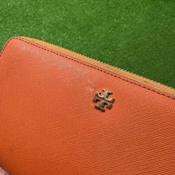 TORY BURCH ROBINSON POPPY ORANGE SAFFIANO LEATHER ZIP CONTINENTAL WALLET - Picture 3 of 8